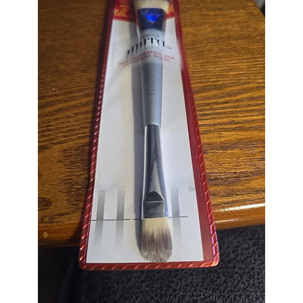 Daily Mirra DUO FOUNDATION &‎ CONCEALER Brush SEALED!